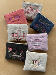 Lire la suite à propos de l’article Pochette brodée 13×18 cm